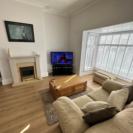 Spacious One Bedroom Apartment In Central Location リザム・セント・アンズ エクステリア 写真